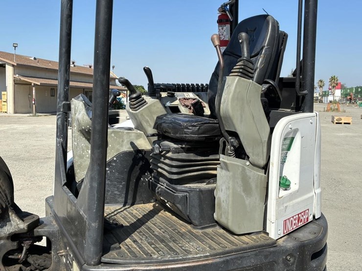 2016-bobcat-e32-image-12