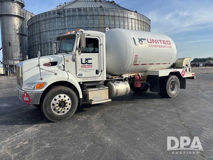 2013-peterbilt-337-image-2