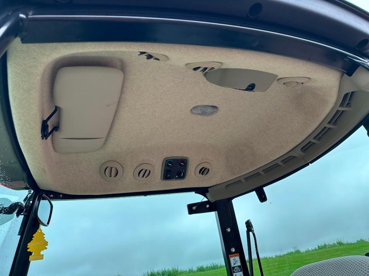 2018-john-deere-4052r-image-45