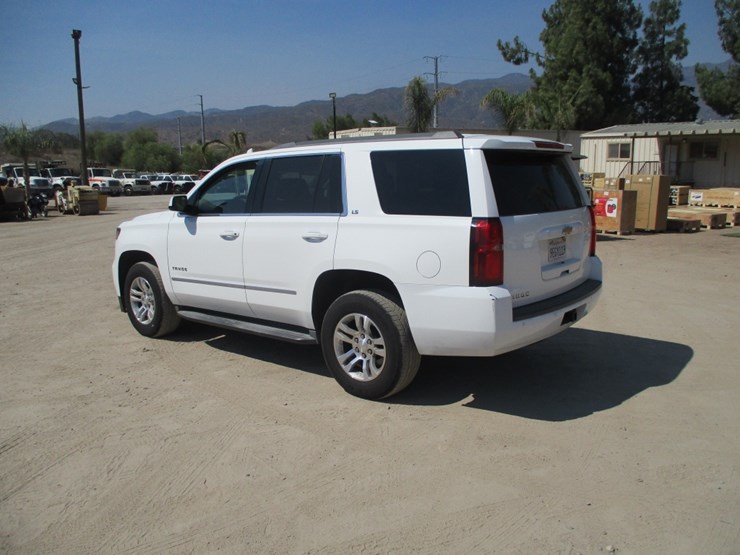 2016-chevrolet-tahoe-ls-image-4