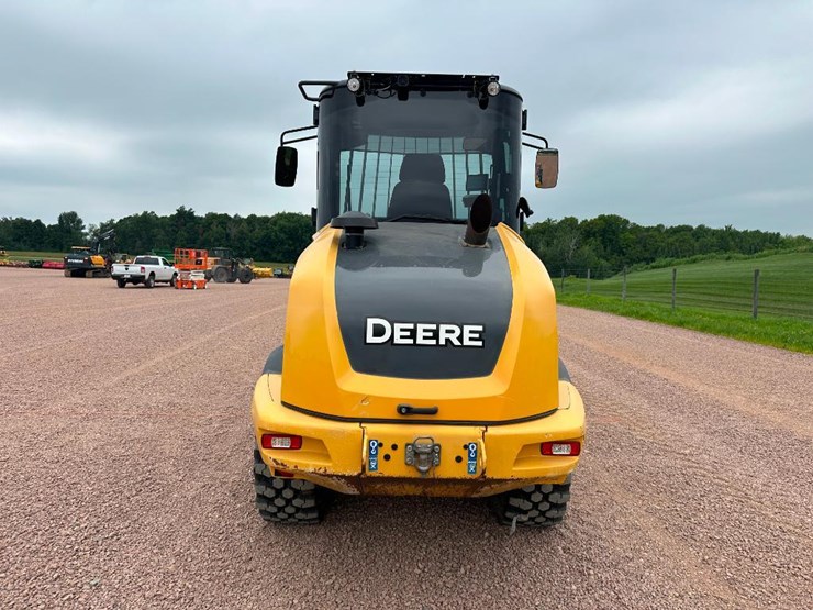 2019-deere-244l-image-5