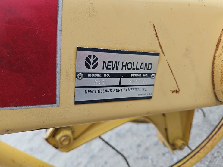 new-holland-258-image-3