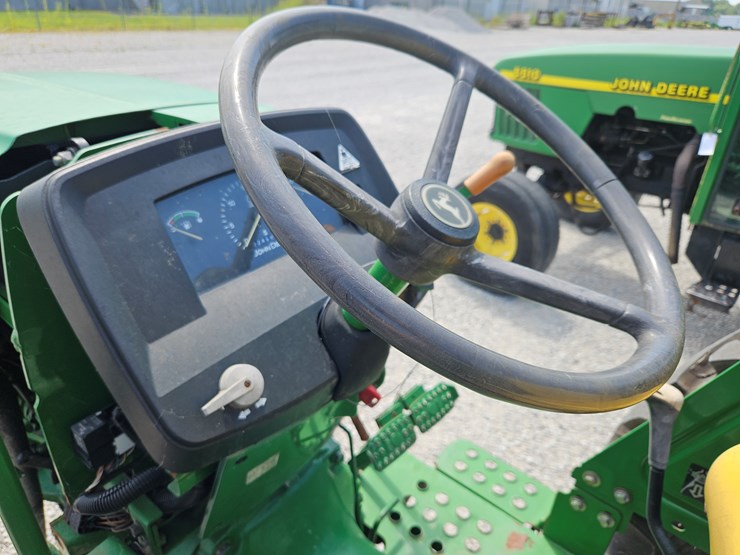 2011-john-deere-5055d-image-10