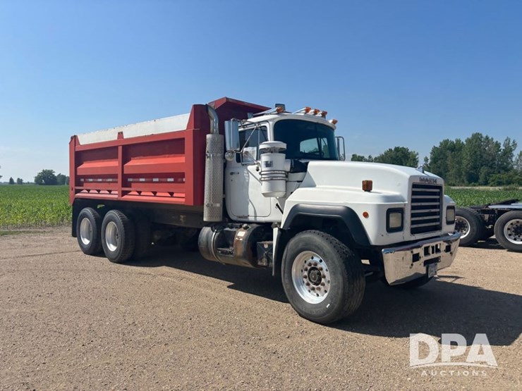 1995-mack-rd690s-image-2