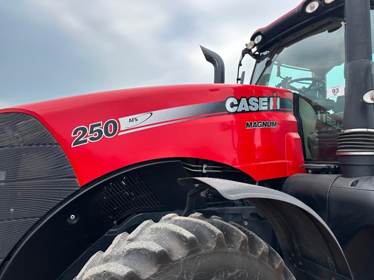 2017-case-ih-magnum-250-image-36
