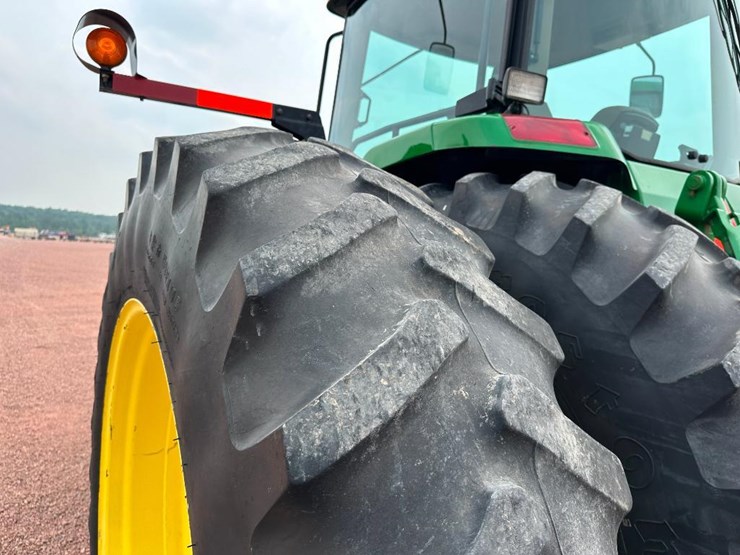 john-deere-8210-image-8