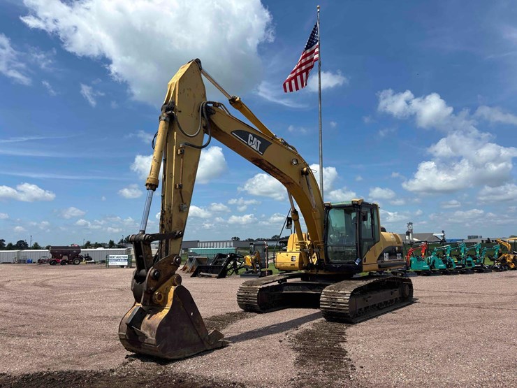 caterpillar-322cl-image-1