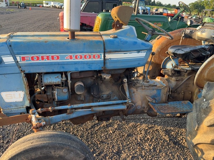 ford-4000-image-16