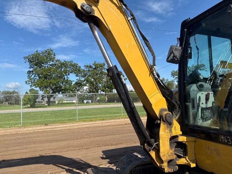 2017-caterpillar-305.5e2-cr-image-22