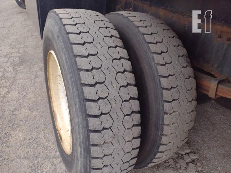2015-freightliner-business-class-m2-106-image-31