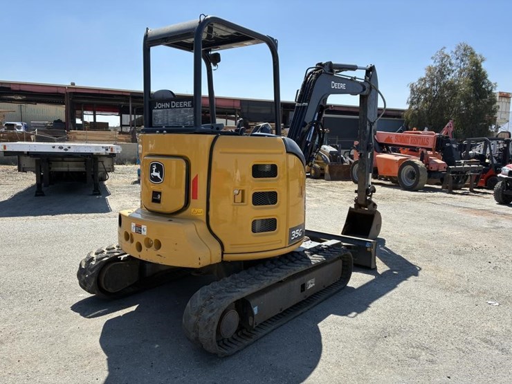 2022-deere-35g-image-3
