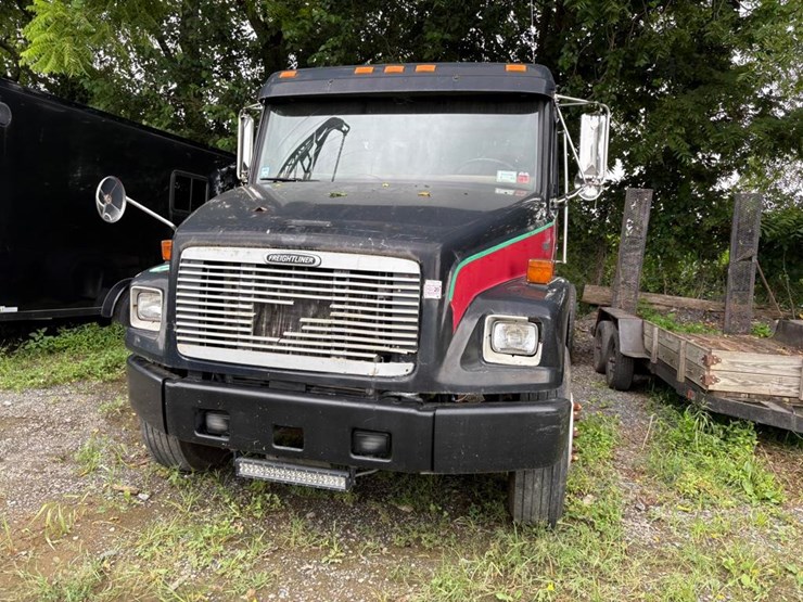 freightliner-fl70-image-3