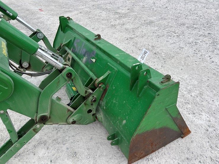 2022-john-deere-620r-image-3