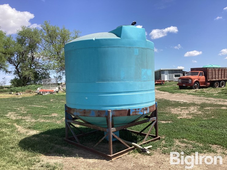 2,300-gal-poly-tank-w/-stand-image-3