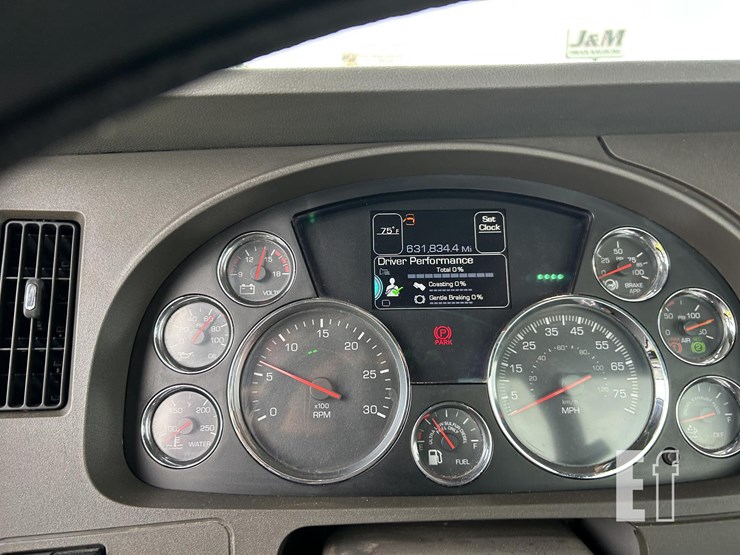 2016-kenworth-t880-image-26