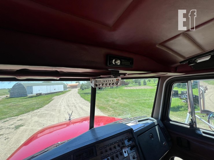 1998-peterbilt-385-image-21