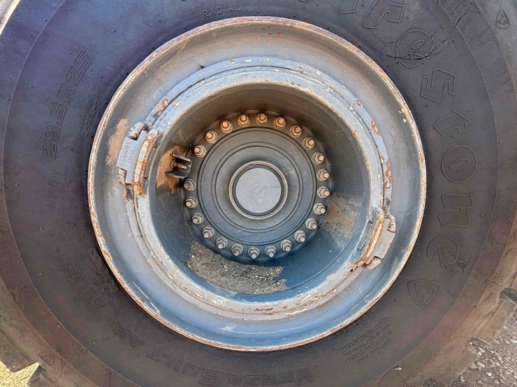 2017-liebherr-l586-image-29