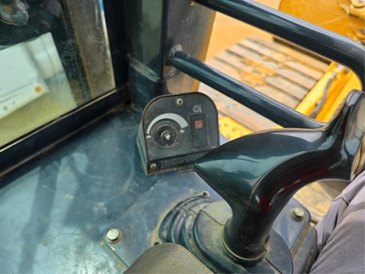 deere-750j-lgp-image-34
