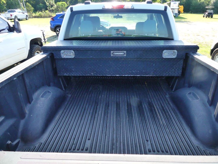2022-ford-f150-xl-image-5