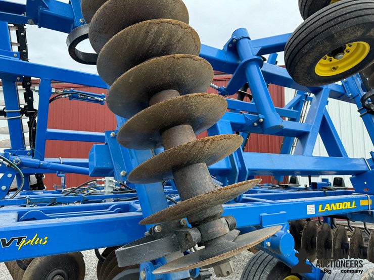 2011-landoll-7431-26-image-15