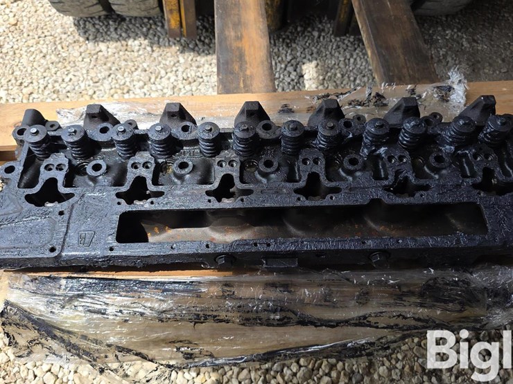 cummins-8.3-engine-head-image-2