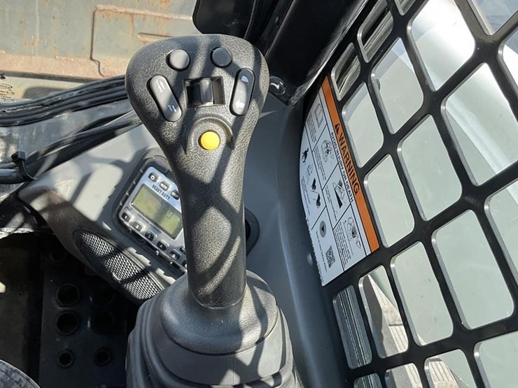 2022-bobcat-t770-image-16