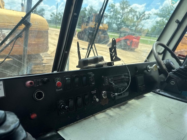 2014-mack-leu613-image-33