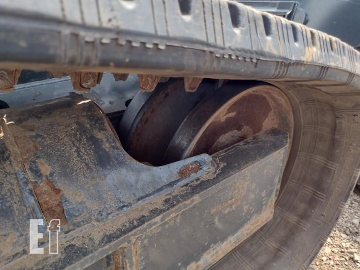 2023-bobcat-t770-image-35