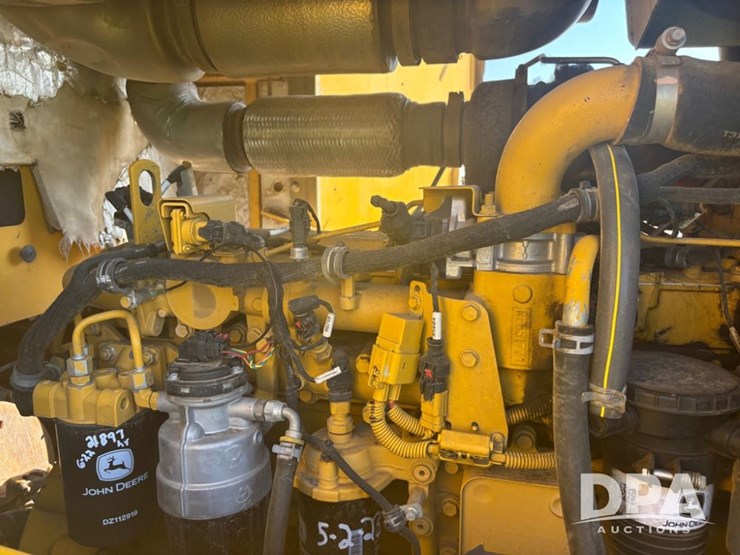 2015-deere-624k-image-30