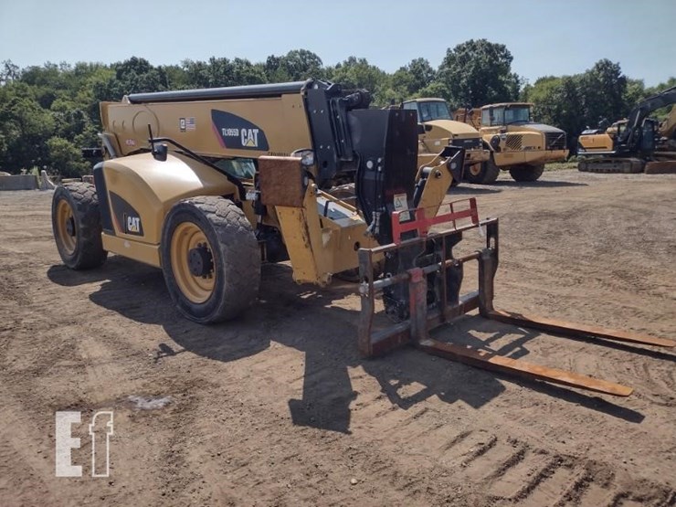2019-caterpillar-tl1055d-image-28