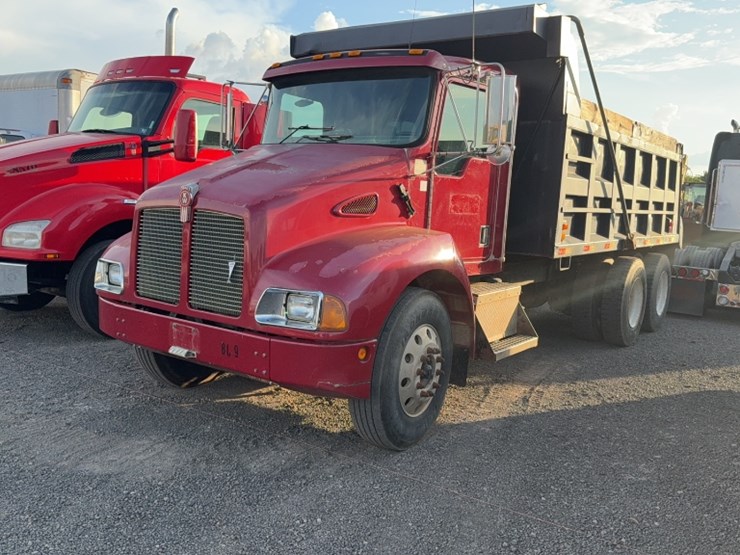 2000-kenworth-t300-image-1
