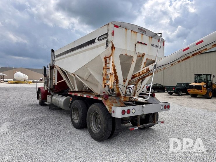 2000-peterbilt-379-image-12