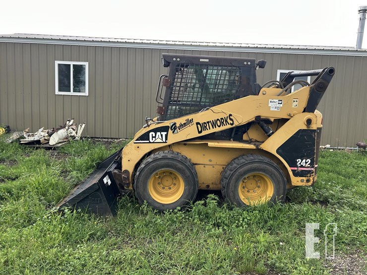 caterpillar-242-image-10