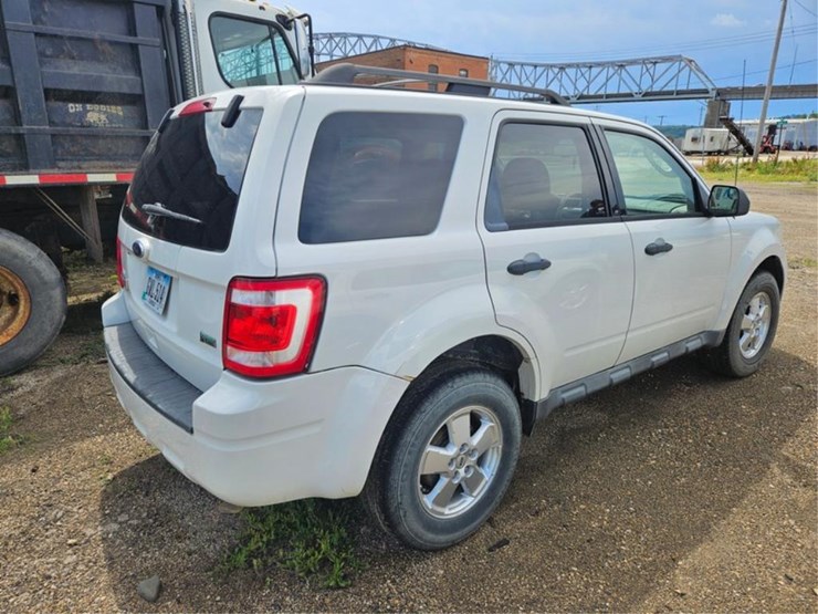 2011-ford-escape-image-4