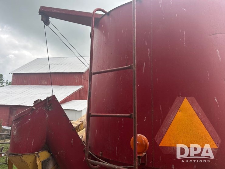 new-holland-354-image-24