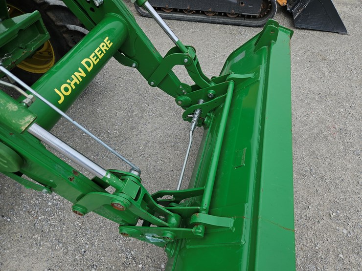 2020-john-deere-6105e-image-5