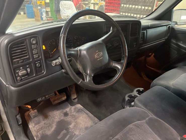 2000-chevrolet-1500-image-15