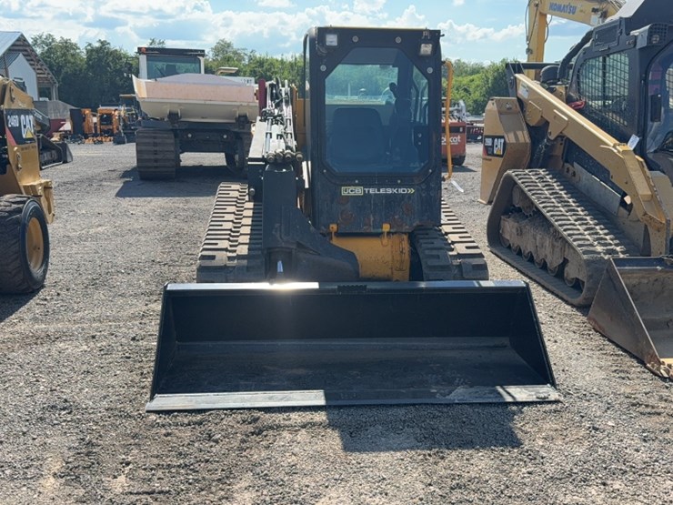 2018-jcb-3ts-8t-image-2