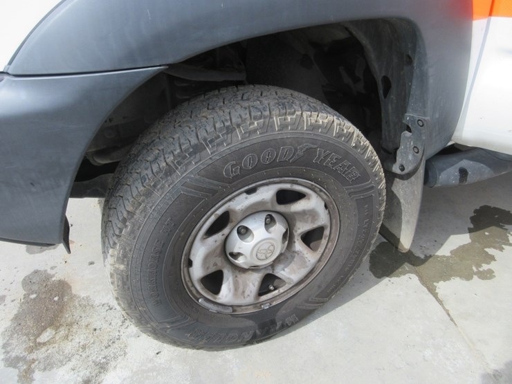 2013-toyota-tacoma-image-16
