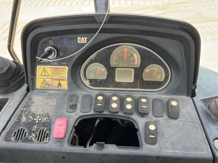 2013-caterpillar-420f-image-38
