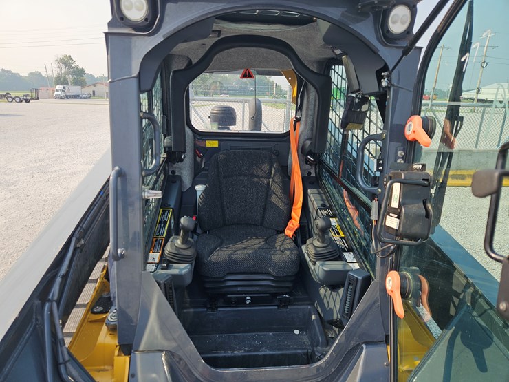 2020-deere-333g-image-7