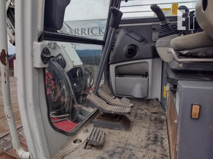 2015-takeuchi-tb280fr-image-11
