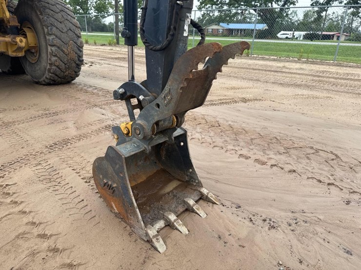 2020-deere-35g-image-22