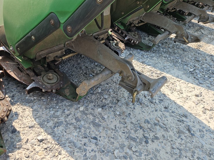 2011-john-deere-606c-image-12