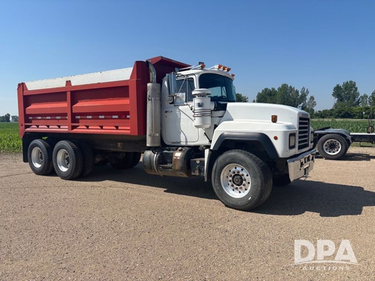1995-mack-rd690s-image-3