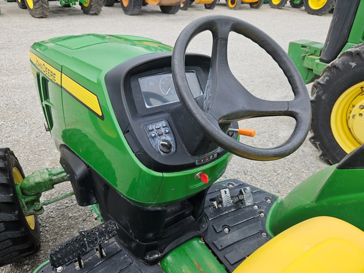 2021-john-deere-4044m-image-8