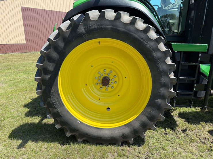 2021-john-deere-8r-340-image-44