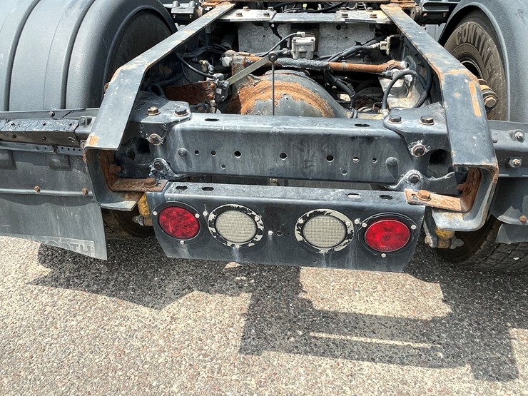 2012-kenworth-t800-image-22