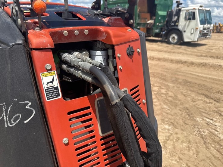 ditch-witch-r300-image-14