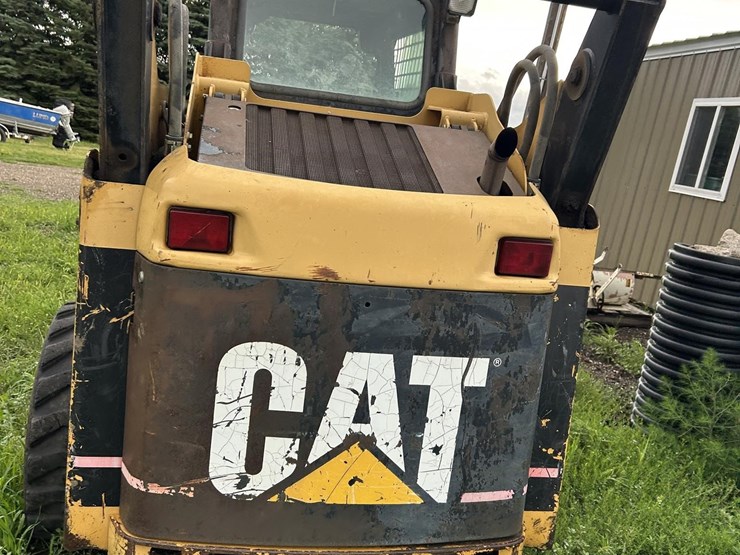 caterpillar-242-image-6